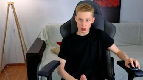 Max online show from August 10, 11:33 am