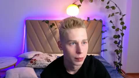 Max online show from August 14, 11:47 am