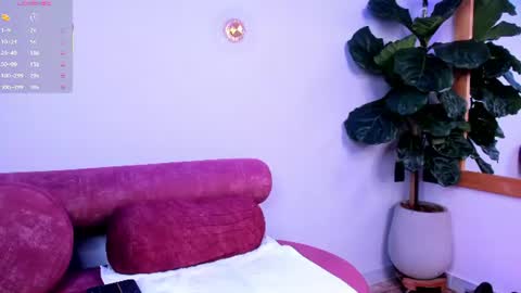 travis_lenox_ online show from August 14, 2:26 am