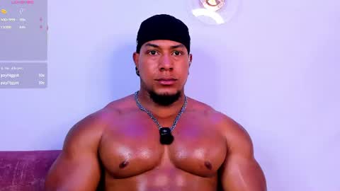 travis_lenox_ online show from August 14, 10:35 pm