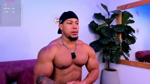 travis_lenox_ online show from August 15, 4:44 pm