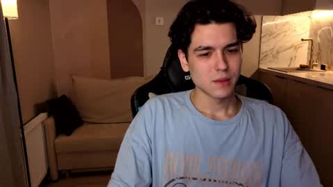 travisrivas online show from June 12, 1:56 am