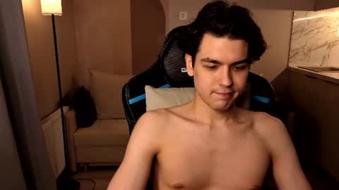 travisrivas online show from June 22, 2:12 am