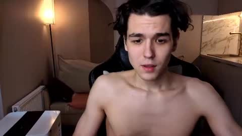 travisrivas online show from June 27, 1:47 pm