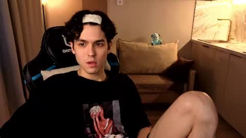 travisrivas online show from July 18, 4:02 am