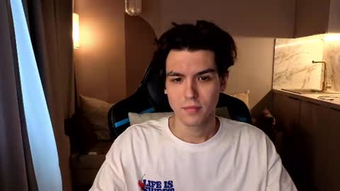 travisrivas online show from July 21, 8:49 am