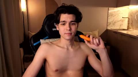 travisrivas online show from August 8, 11:10 am