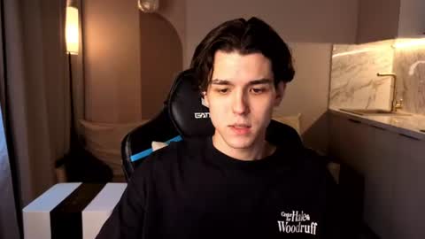 travisrivas online show from August 9, 1:34 pm