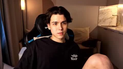 travisrivas online show from August 9, 2:40 pm