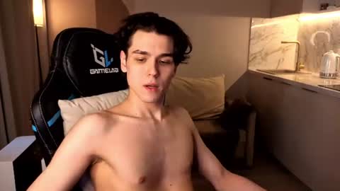 travisrivas online show from August 13, 3:37 pm