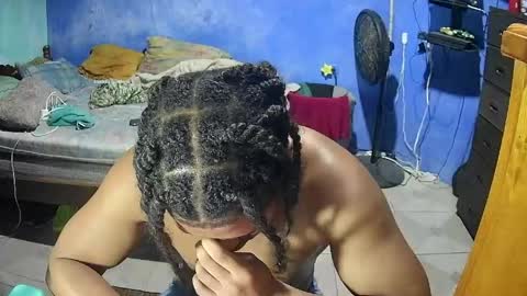 travisx_ online show from May 26, 5:41 am