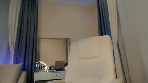 tremendous_blondie online show from August 5, 7:23 pm