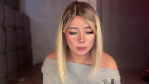 trexie_fucks15 online show from August 1, 1:00 am