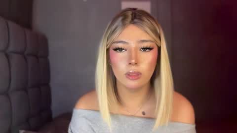 trexie_fucks15 online show from August 4, 7:11 pm