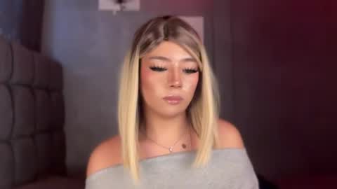 trexie_fucks15 online show from August 5, 12:52 am