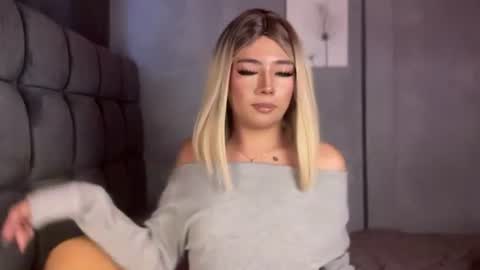 trexie_fucks15 online show from August 7, 1:38 am