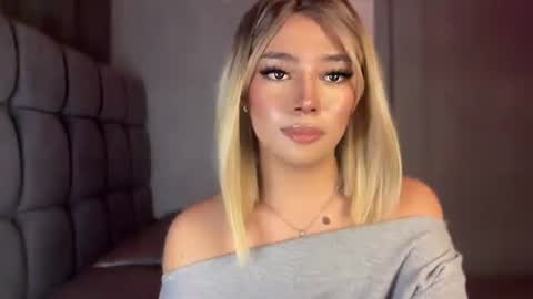 trexie_fucks15 online show from August 9, 1:34 pm