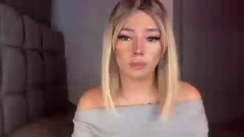 trexie_fucks15 online show from August 10, 7:10 am