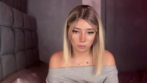 trexie_fucks15 online show from August 10, 11:33 am