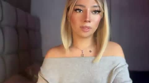 trexie_fucks15 online show from August 12, 4:20 pm