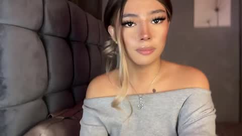 trexie_fucks15 online show from August 15, 2:32 pm