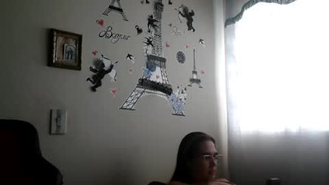 triana_bell online show from August 3, 9:22 pm