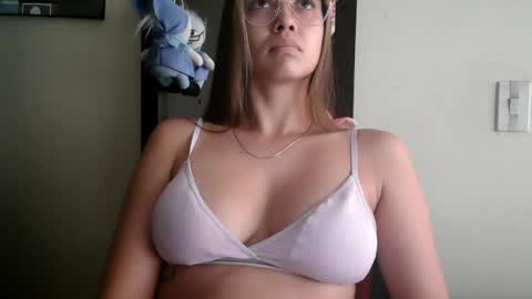 triana_bell online show from August 5, 6:17 pm