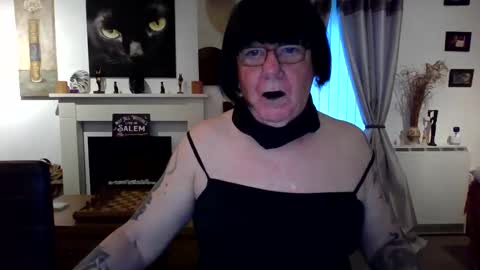 trinity1011 online show from June 4, 4:49 am