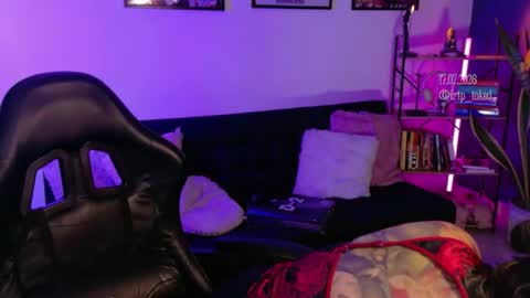 Val martinez  online show from July 18, 3:51 am