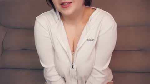 trishmorreau online show from August 15, 9:35 am