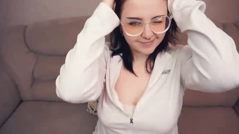 trishmorreau online show from August 15, 11:47 am