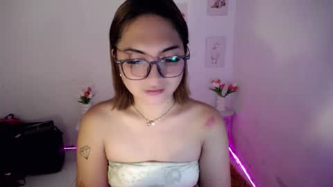 Trixie Love online show from August 5, 6:00 am