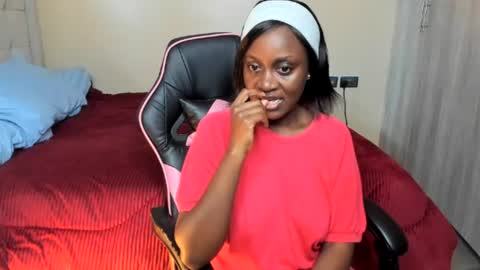 trizzytariaa online show from July 31, 11:49 am