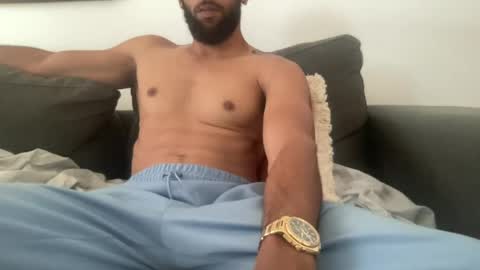 tropiclightskin97 online show from July 14, 7:03 pm