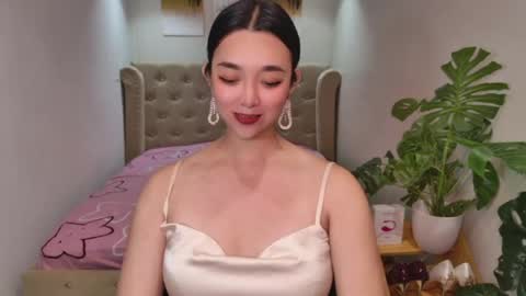 ts_yoshi_ online show from July 8, 10:58 pm