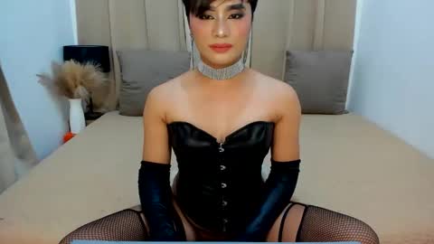 YOUR MISTRESS online show from May 11, 12:13 am