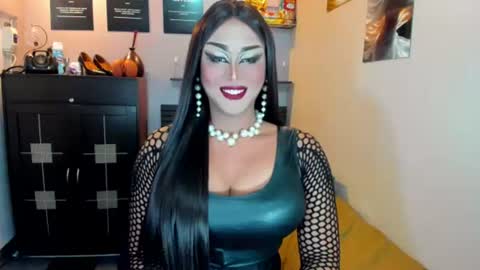 Nicoleeee online show from July 18, 7:37 pm