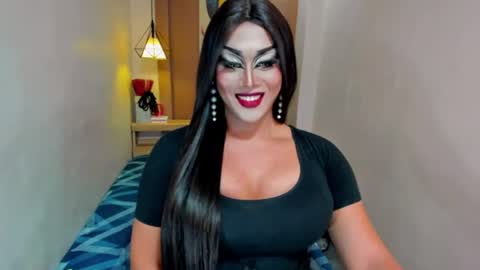 Nicoleeee online show from August 14, 10:24 pm