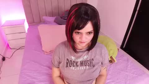 Twiggy online show from August 15, 3:10 am