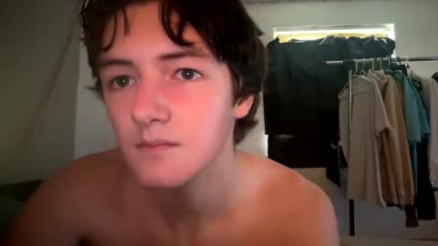 twinkboyboi69 online show from April 13, 4:32 pm