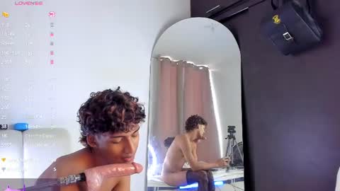 twinksboys_23 online show from August 6, 4:17 pm