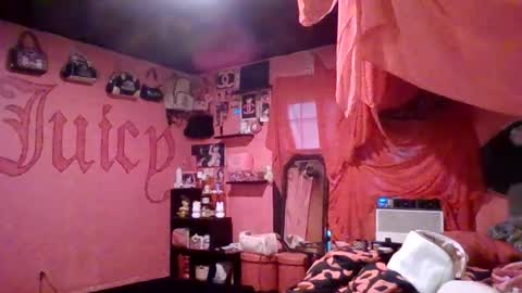 twizzytoxic22 online show from July 22, 12:57 am