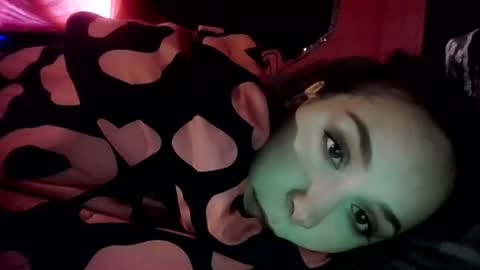 twizzytoxic22 online show from August 3, 9:44 pm