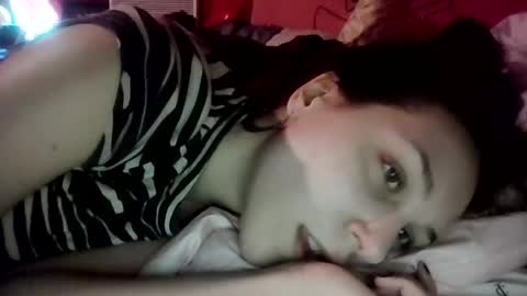 twizzytoxic22 online show from August 17, 9:20 pm