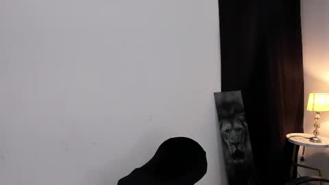 tyler_bell_ online show from July 31, 7:47 am