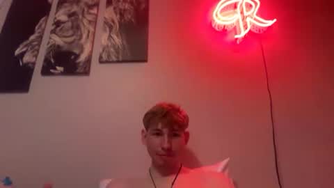 tyler_fox0 online show from July 26, 4:39 am