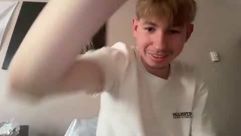 tyler_fox0 online show from July 28, 2:17 am
