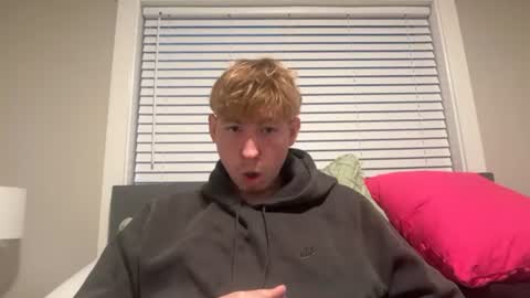tyler_fox0 online show from August 4, 3:47 am