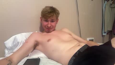 tyler_fox0 online show from August 9, 4:13 am