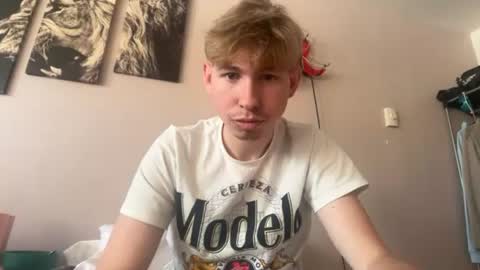 tyler_fox0 online show from August 10, 10:44 pm